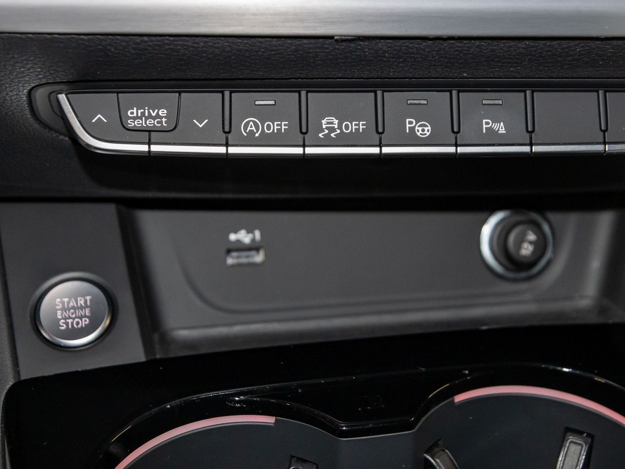 Audi A4 Avant 45 TFSI qu S line - Samsaru's Car Outlet