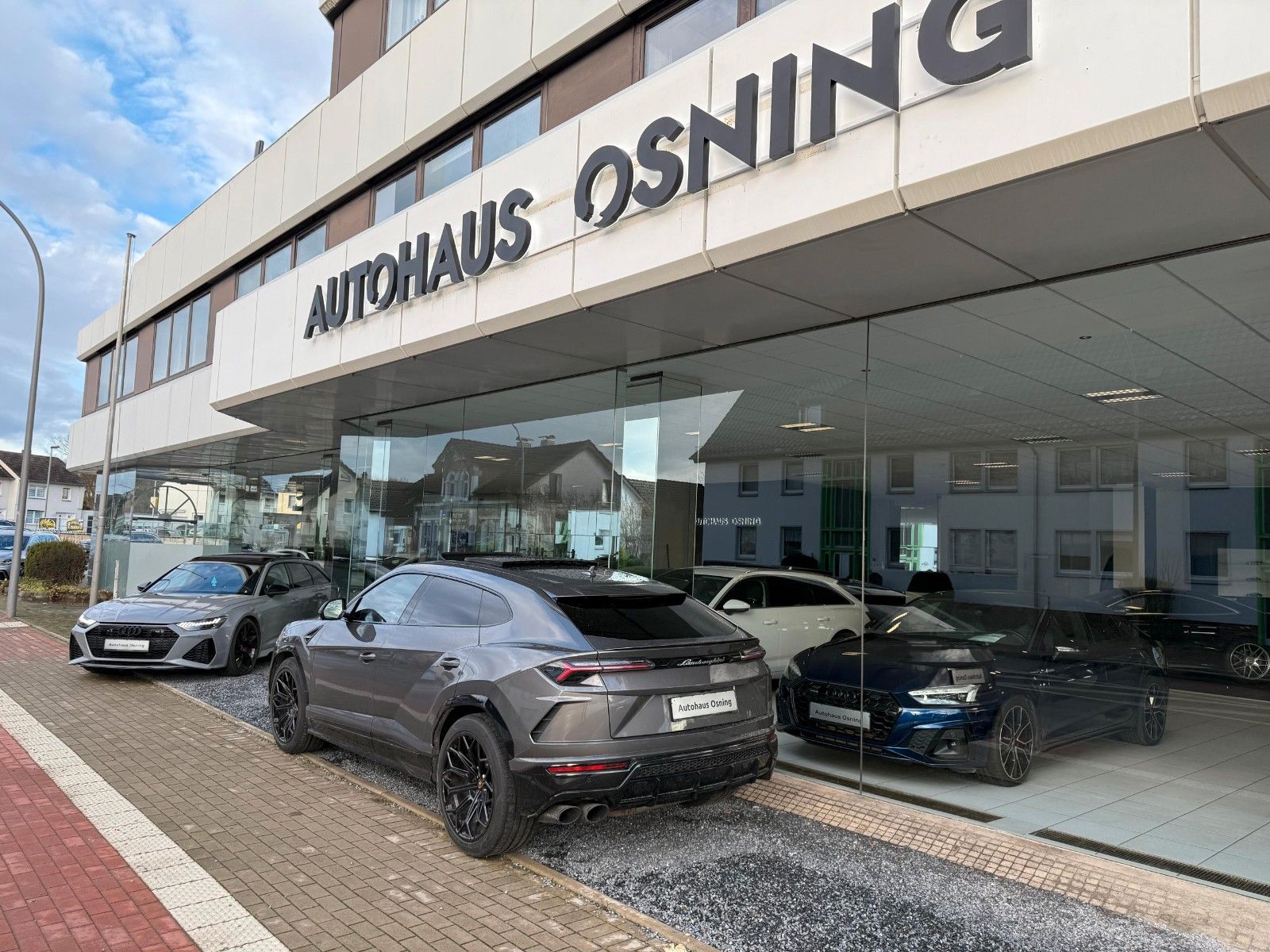 Mercedes-Benz C 300 e AMG - Samsaru's Car Outlet