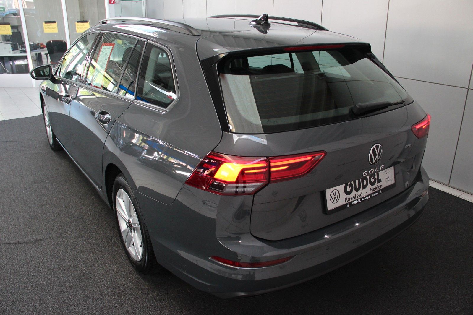 Volkswagen Golf 8 Life 1.5 TSI - Samsaru's Car Outlet