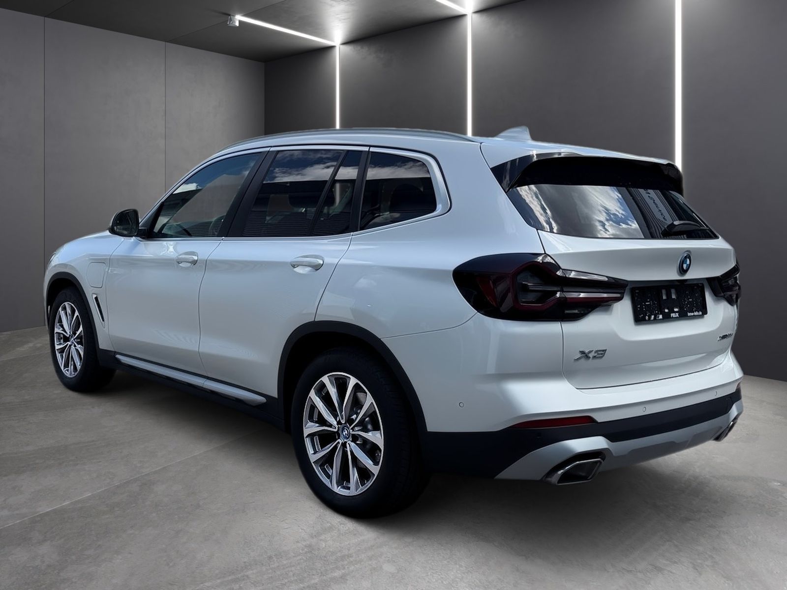 BMW X3 xDrive30e - Samsaru's Car Outlet