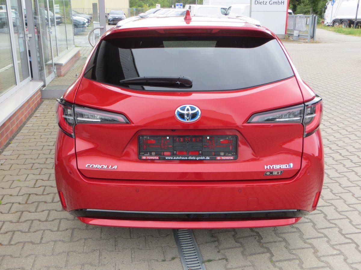Toyota Corolla 1.8 Hybrid Team - Samsaru's Car Outlet