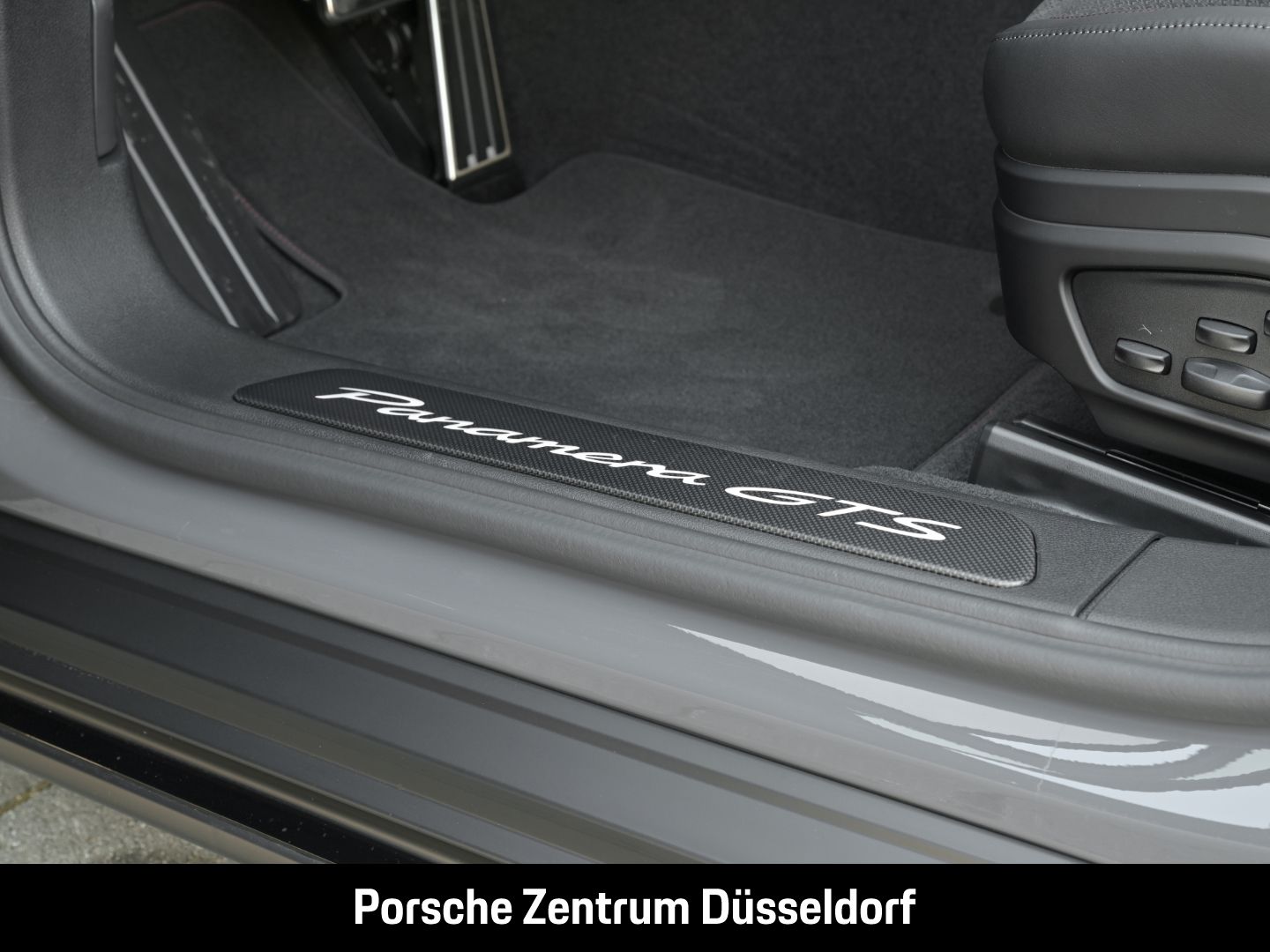 Porsche Panamera GTS Surround-View Head-Up Sportabgas