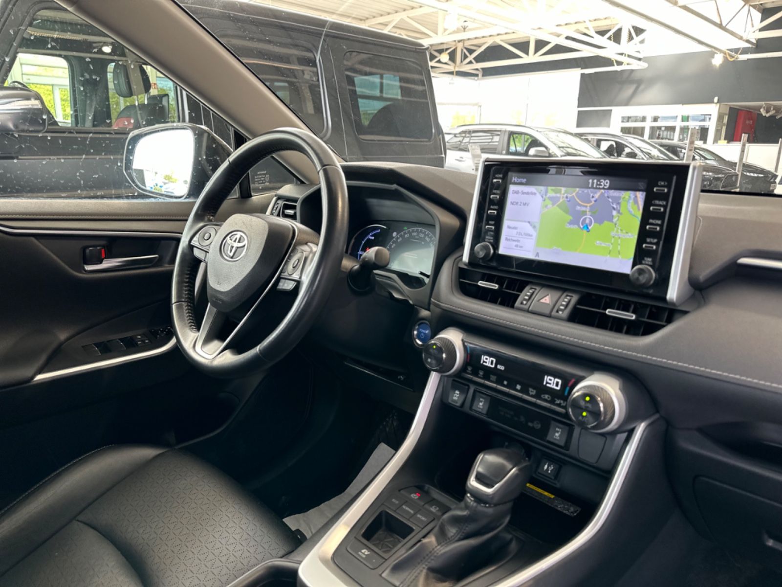 Toyota RAV 4 Hybrid - Samsaru's Car Outlet