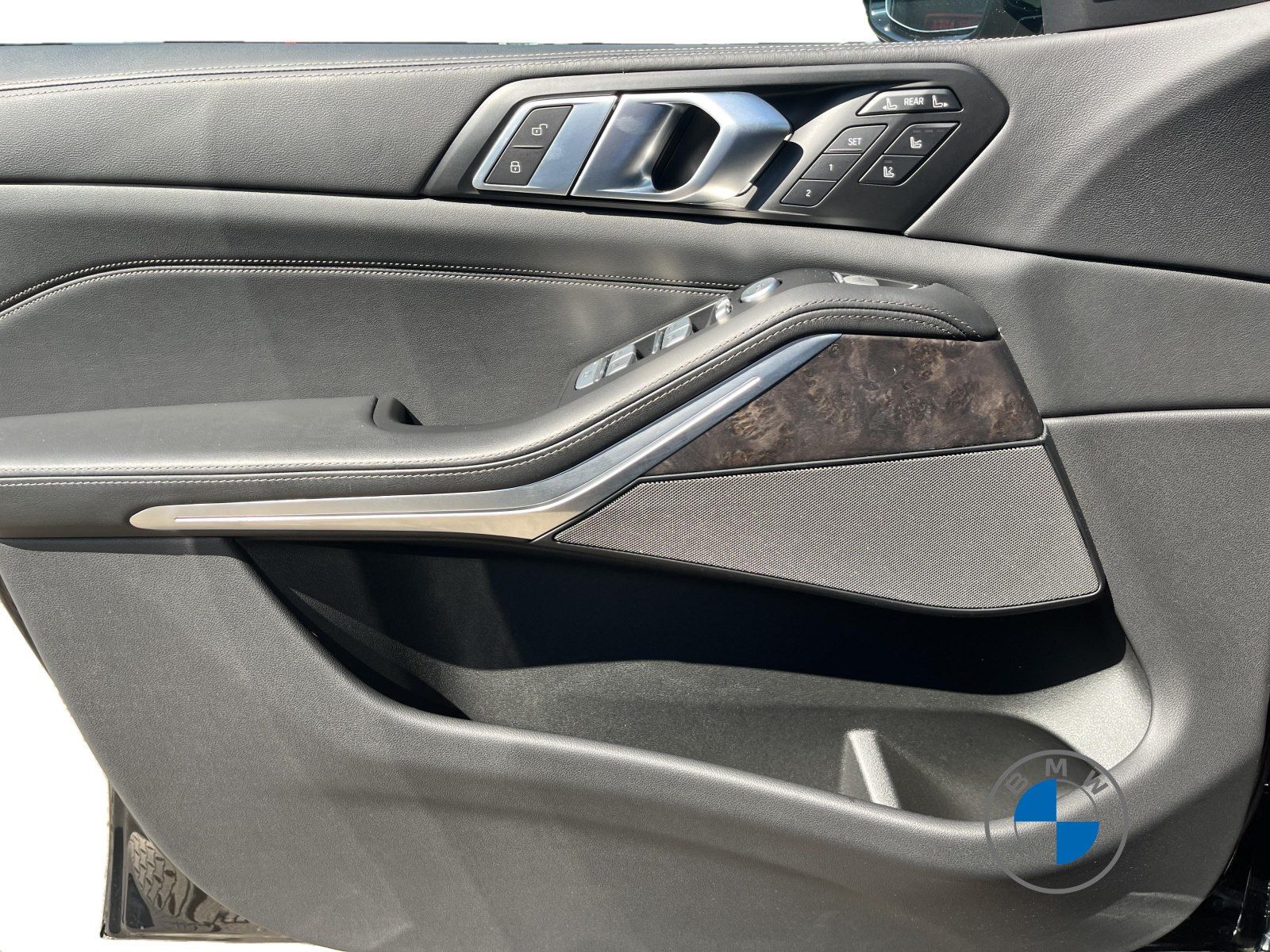 BMW X7 M60i xDrive Autobahnas Pano Sky AHK Sthzg H/K