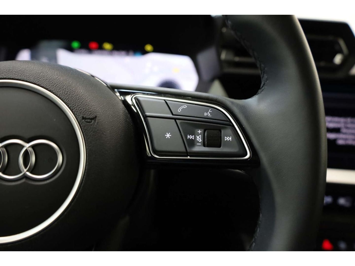 Audi A3 Limousine 30 TFSI advanced S-Tronic 18''/NAV