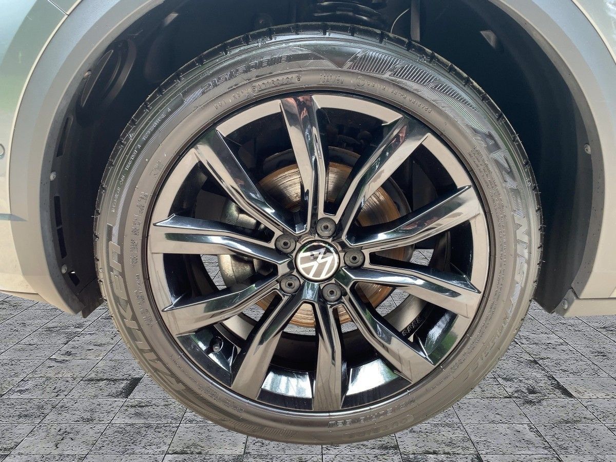 Volkswagen T-Roc 1.5 TSI DSG R-LINE - Samsaru's Car Outlet