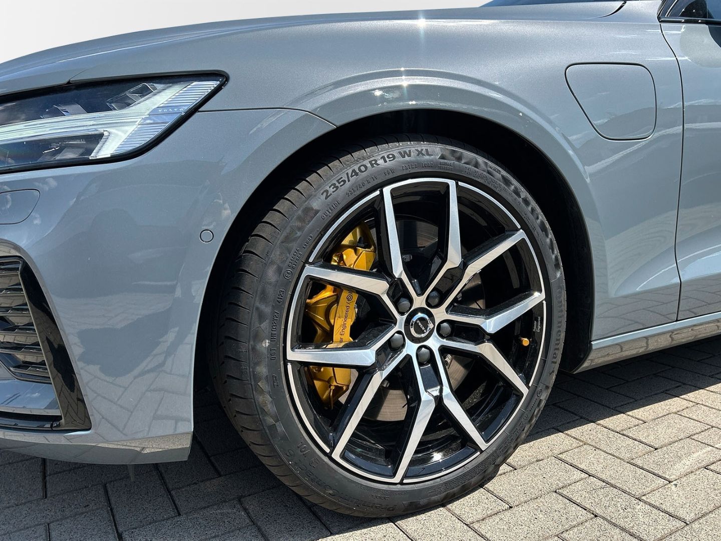 Volvo S60 Recharge T8 AWD Polestar Engineered 19'' B&W