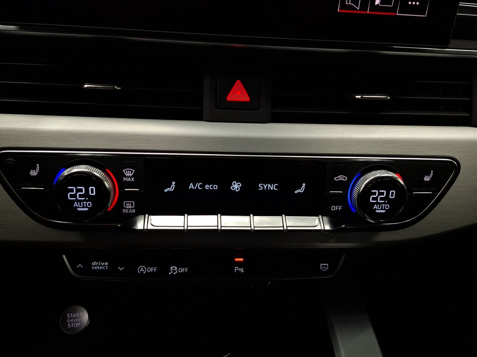 Audi A4 Avant 40 TFSI Q 2x S LINE AHK LM19 MATRIX-LED