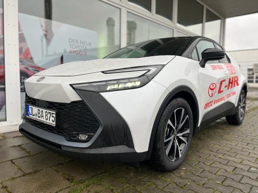 Toyota C-HR Hybrid - Samsaru's Car Outlet