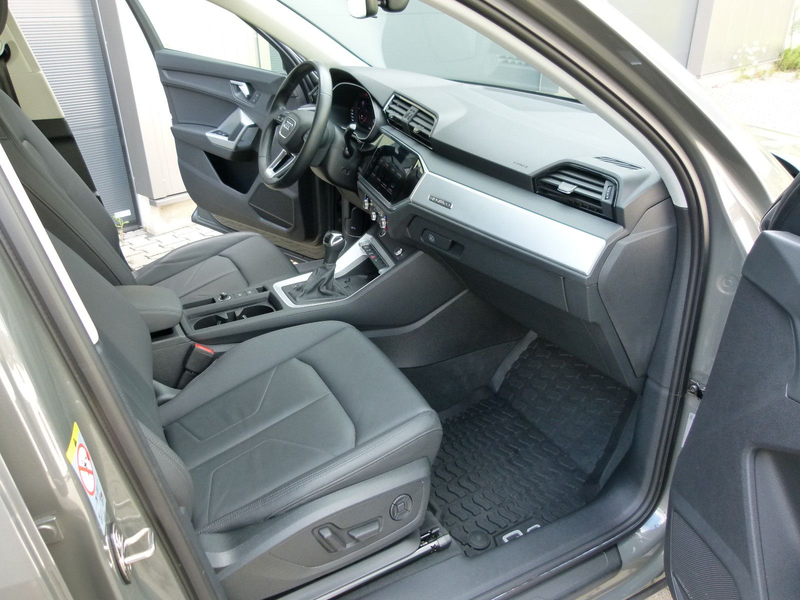 Audi Q3 Sportback 45TFSI quattro S-line - Samsaru's Car Outlet