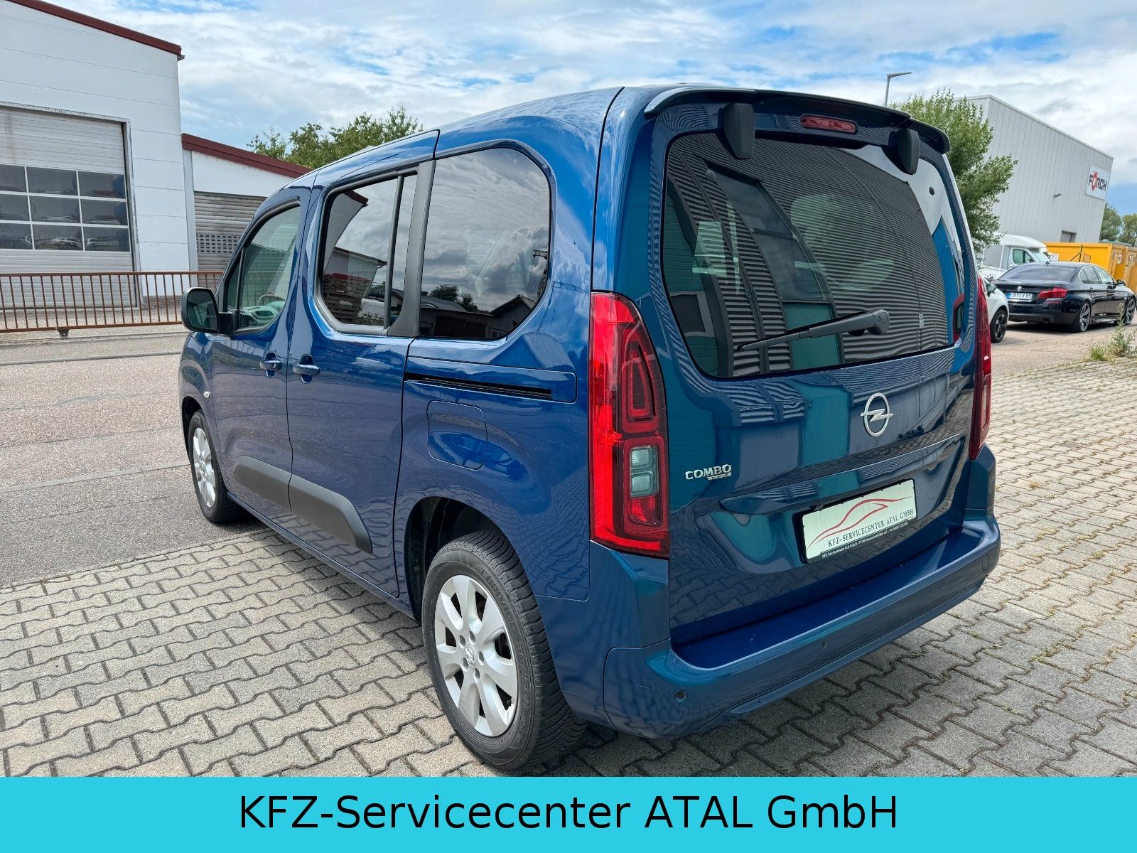 Opel Combo Life Elegance - Samsaru's Car Outlet