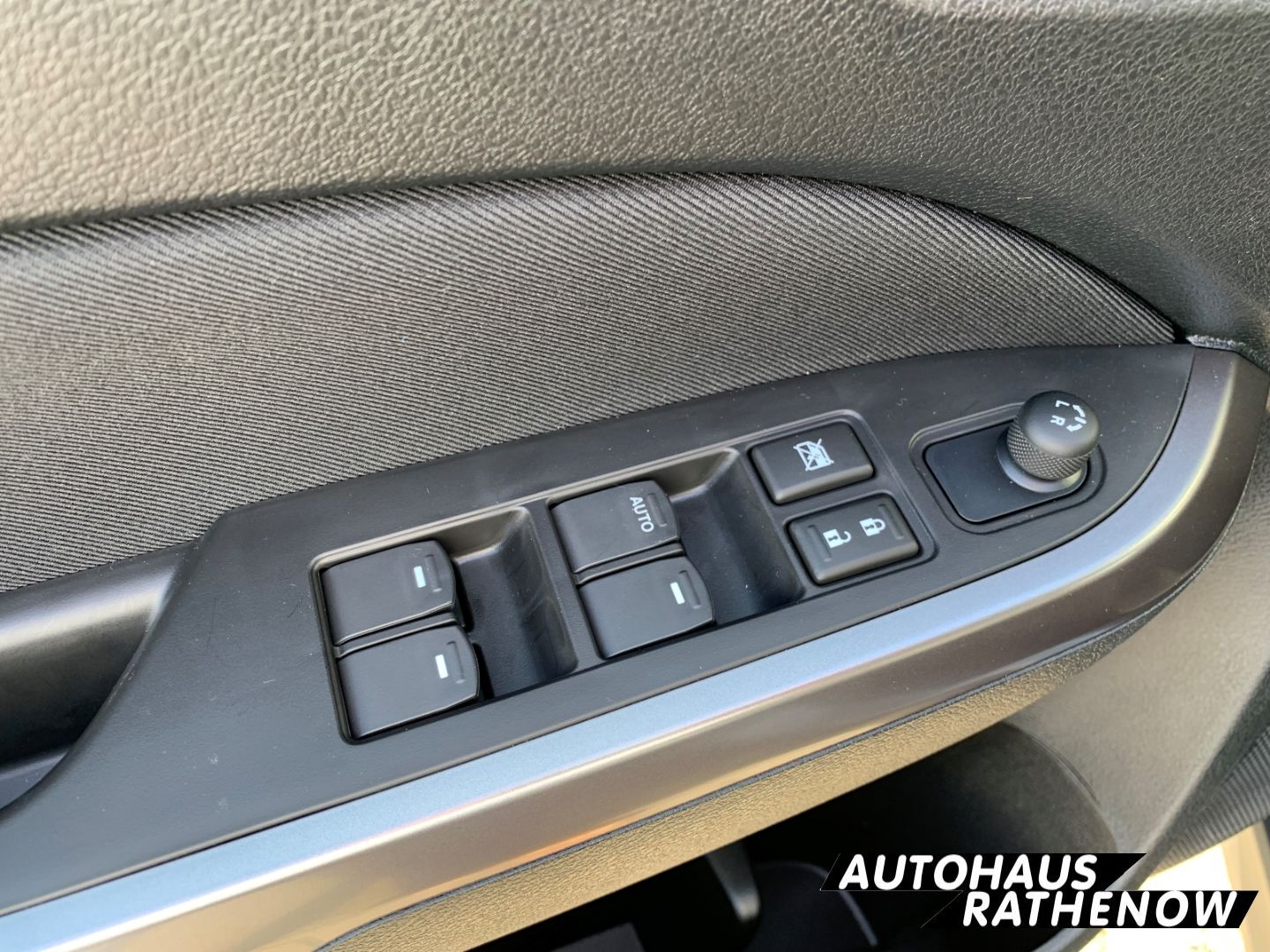 Suzuki Vitara 1.5 Hybrid Comfort Allrad - Samsaru's Car Outlet