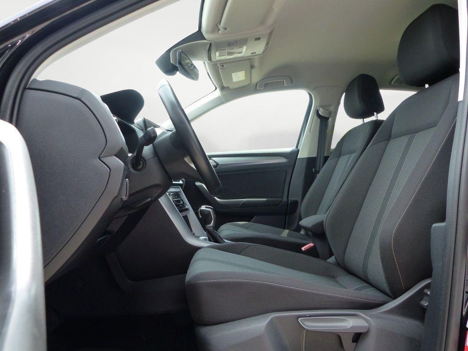 Volkswagen T-Roc 1.5 TSI DSG Life - Samsaru's Car Outlet