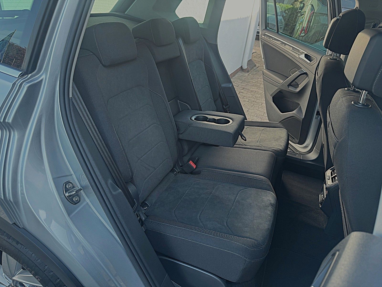 Volkswagen Tiguan Elegance 2.0 TDI Automatik - Samsaru's Car Outlet