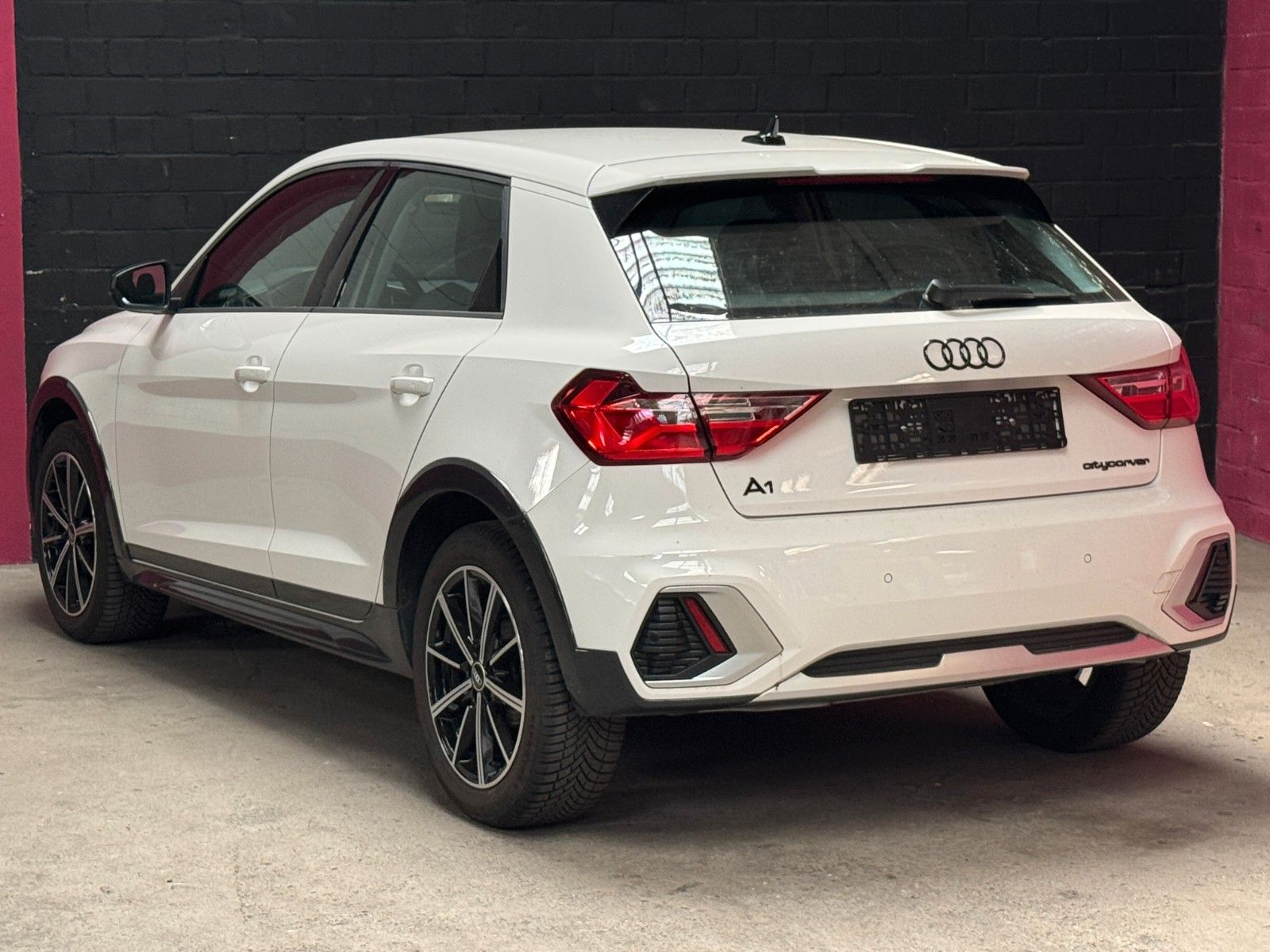 Audi 30 TFSI S-TRONIC - Samsaru's Car Outlet