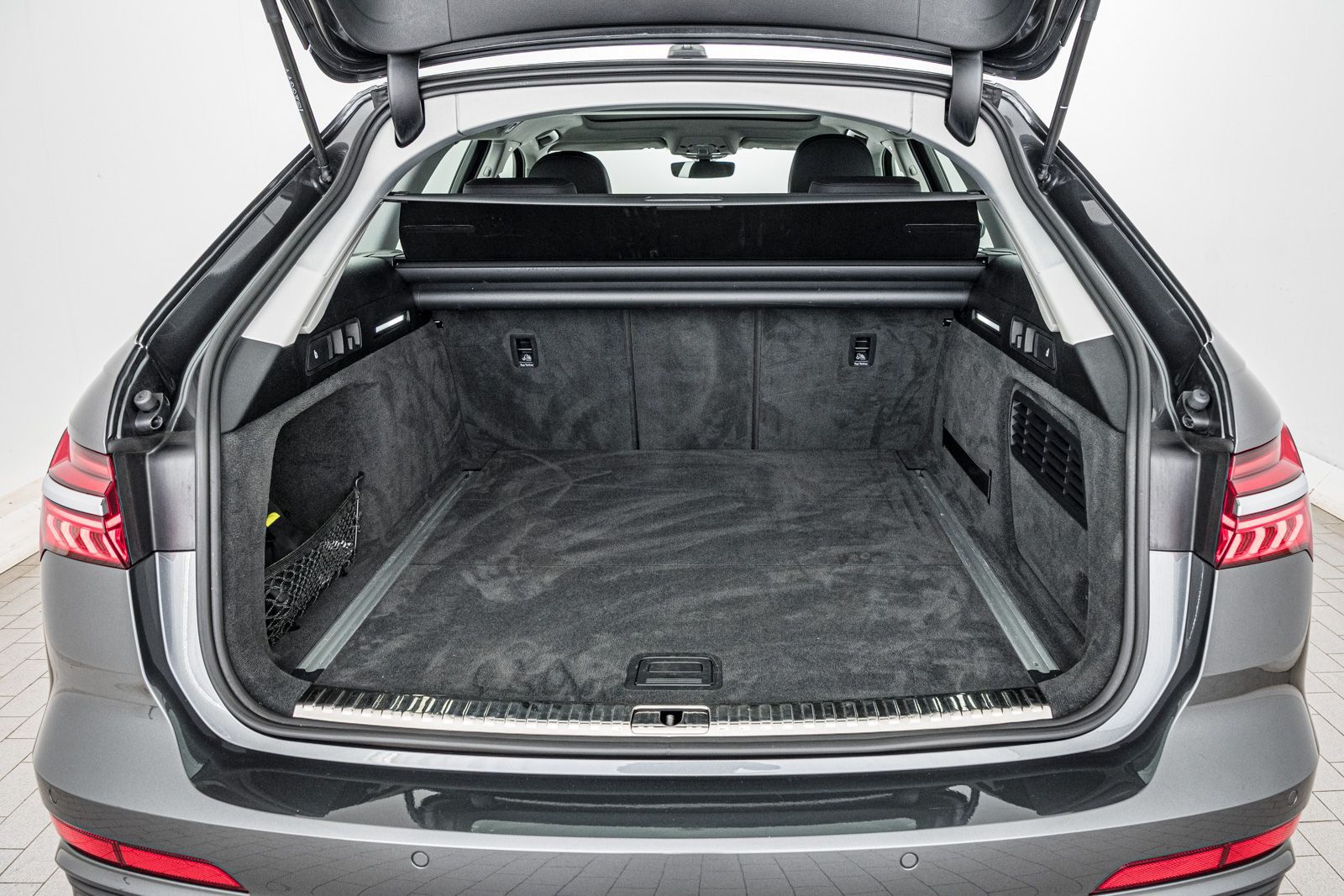 Audi A6 Avant 45 TFSI S tr. - Samsaru's Car Outlet