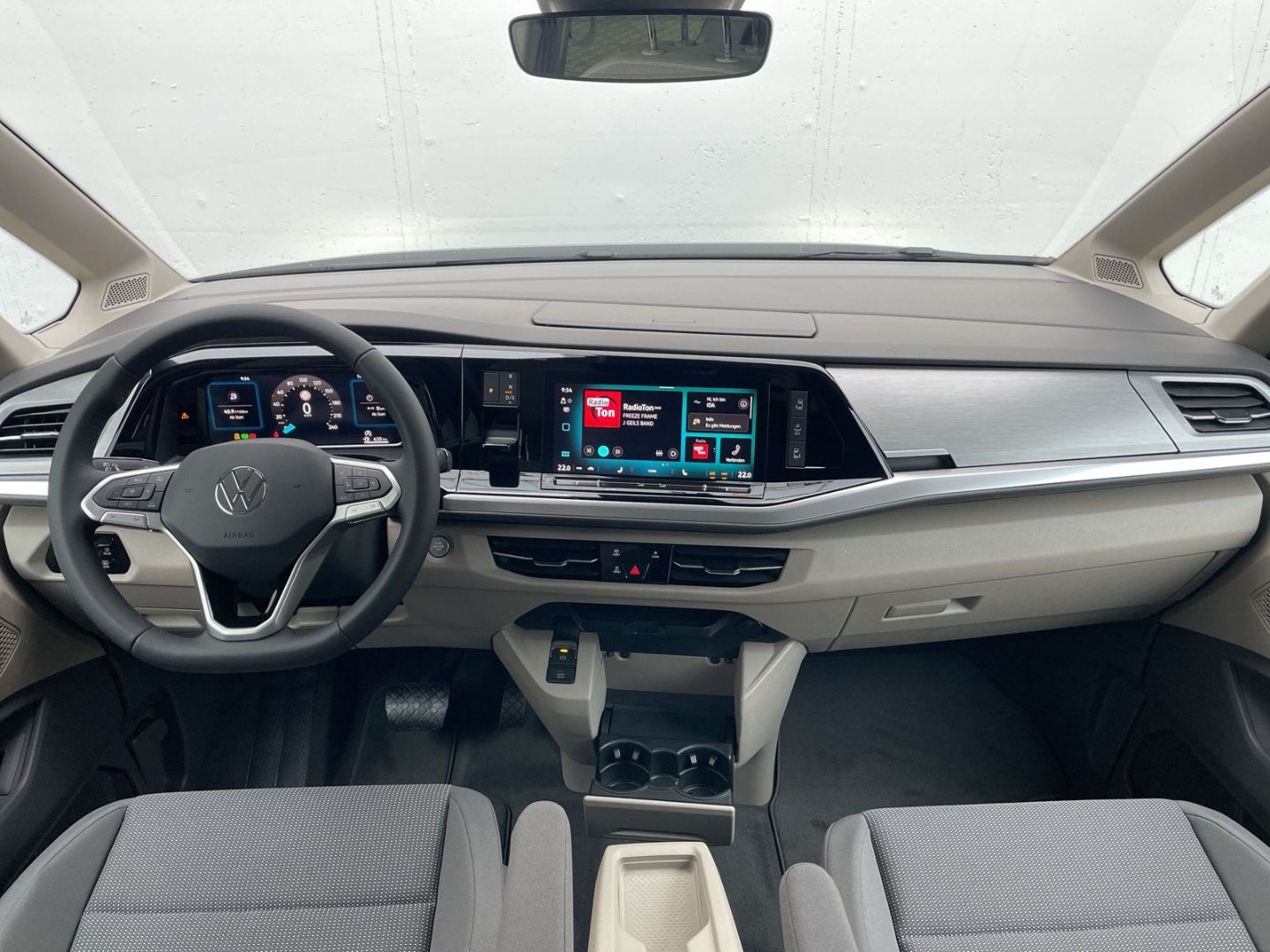 Volkswagen T7 Multivan - Samsaru's Car Outlet