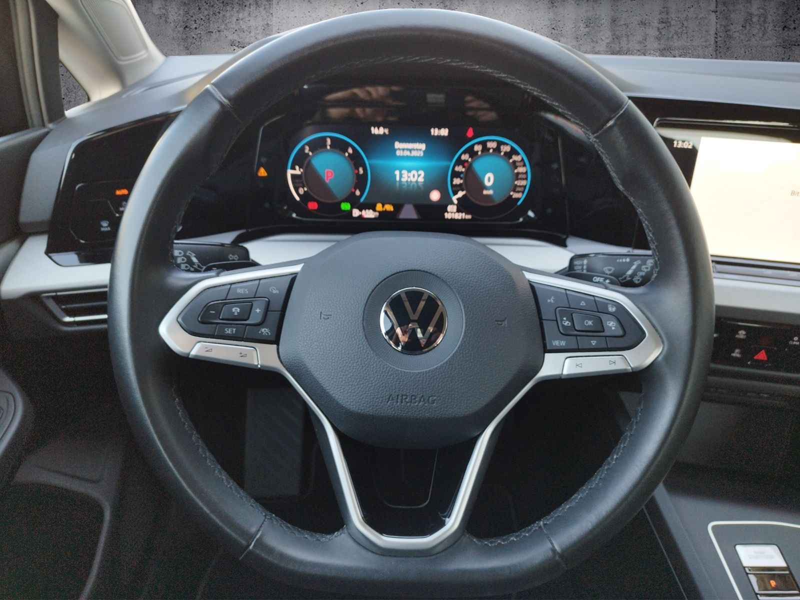 Volkswagen Golf VIII Variant Life 2.0 TDI DSG - Samsaru's Car Outlet