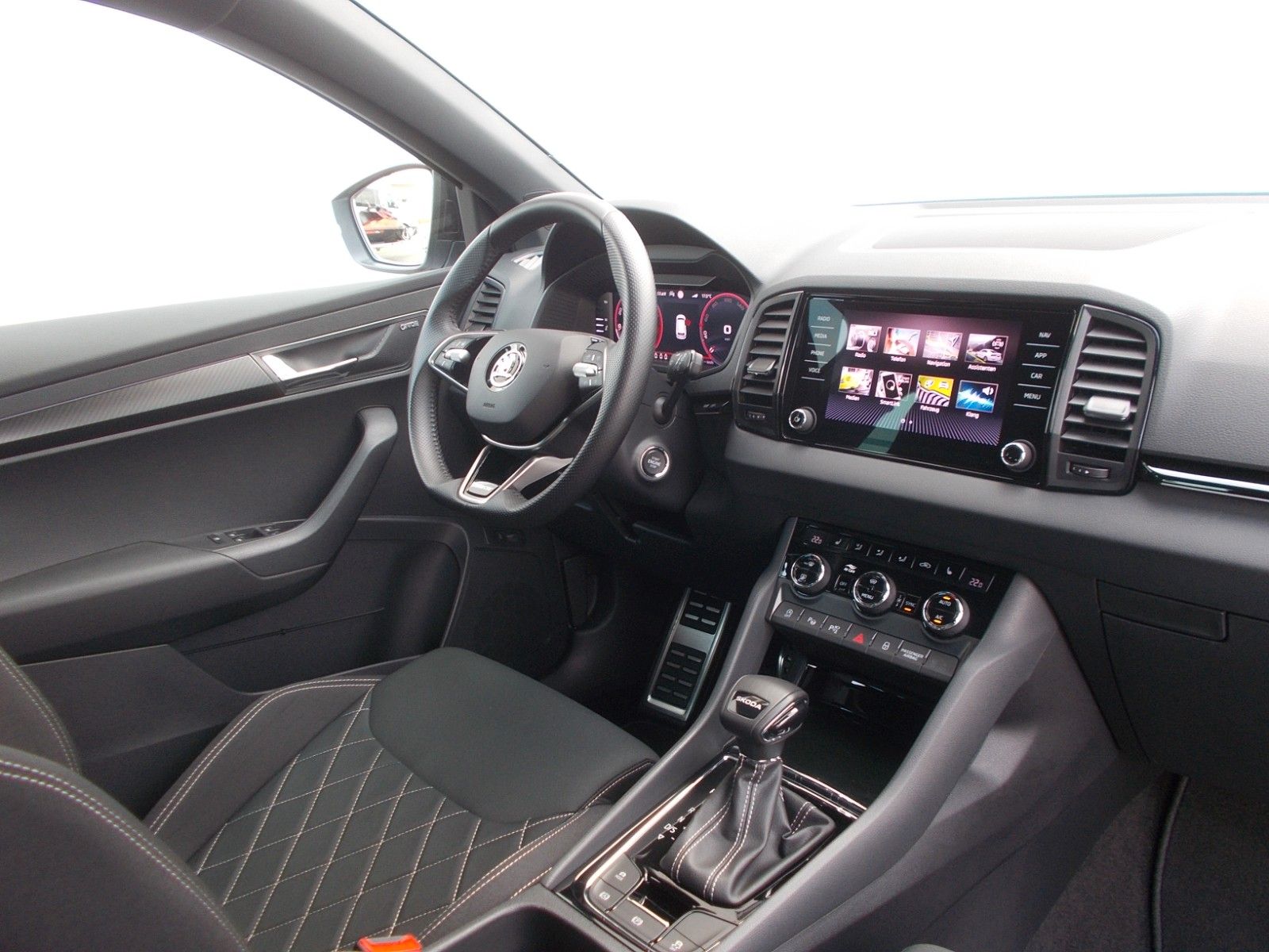 Skoda Karoq  1.5 TSI Sportline * DSG * Navi *AHK *360°