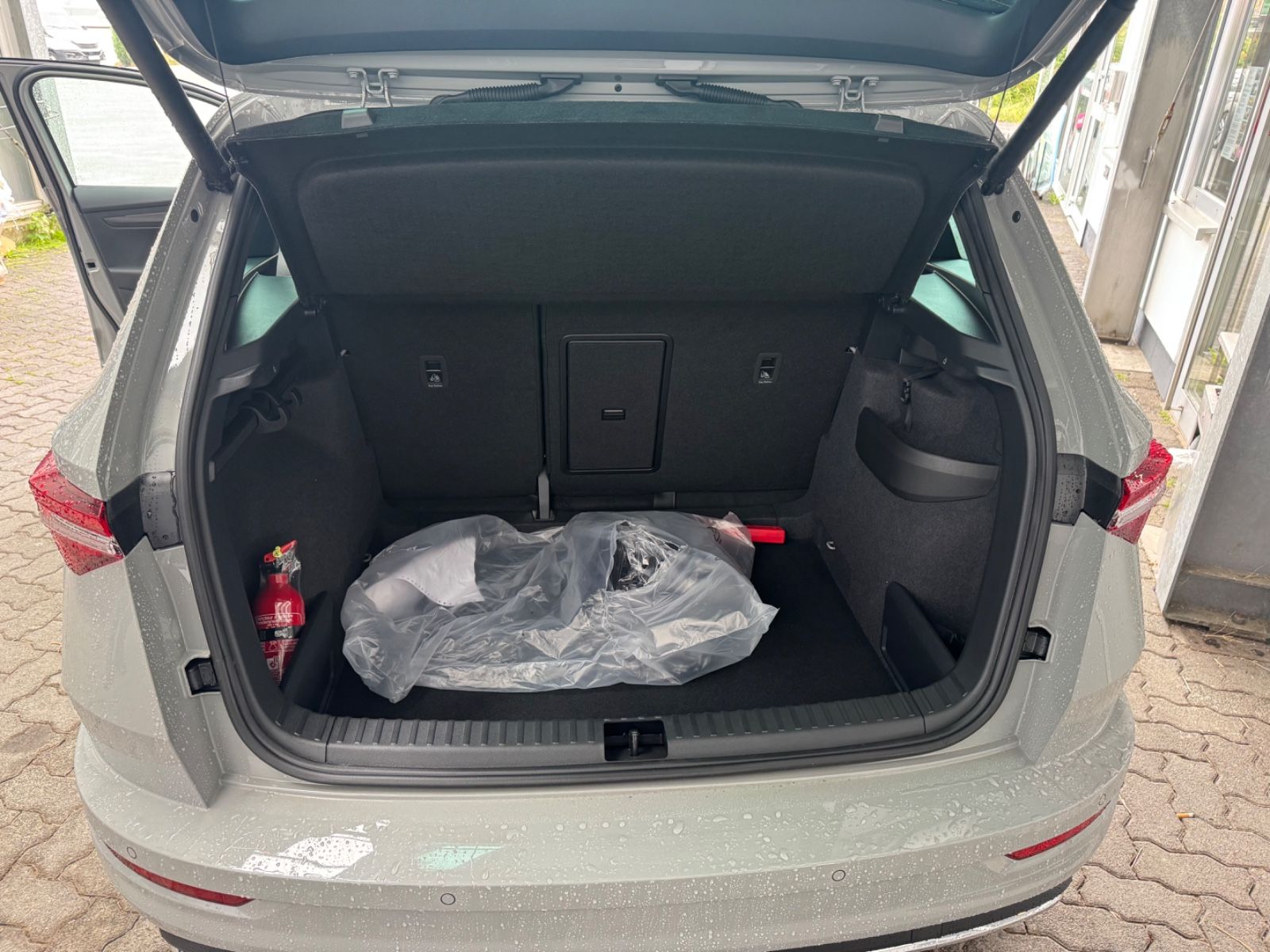 Skoda Karoq Sportline 1,5TSI DSG, Pano,AHK,19,360°,5Ja