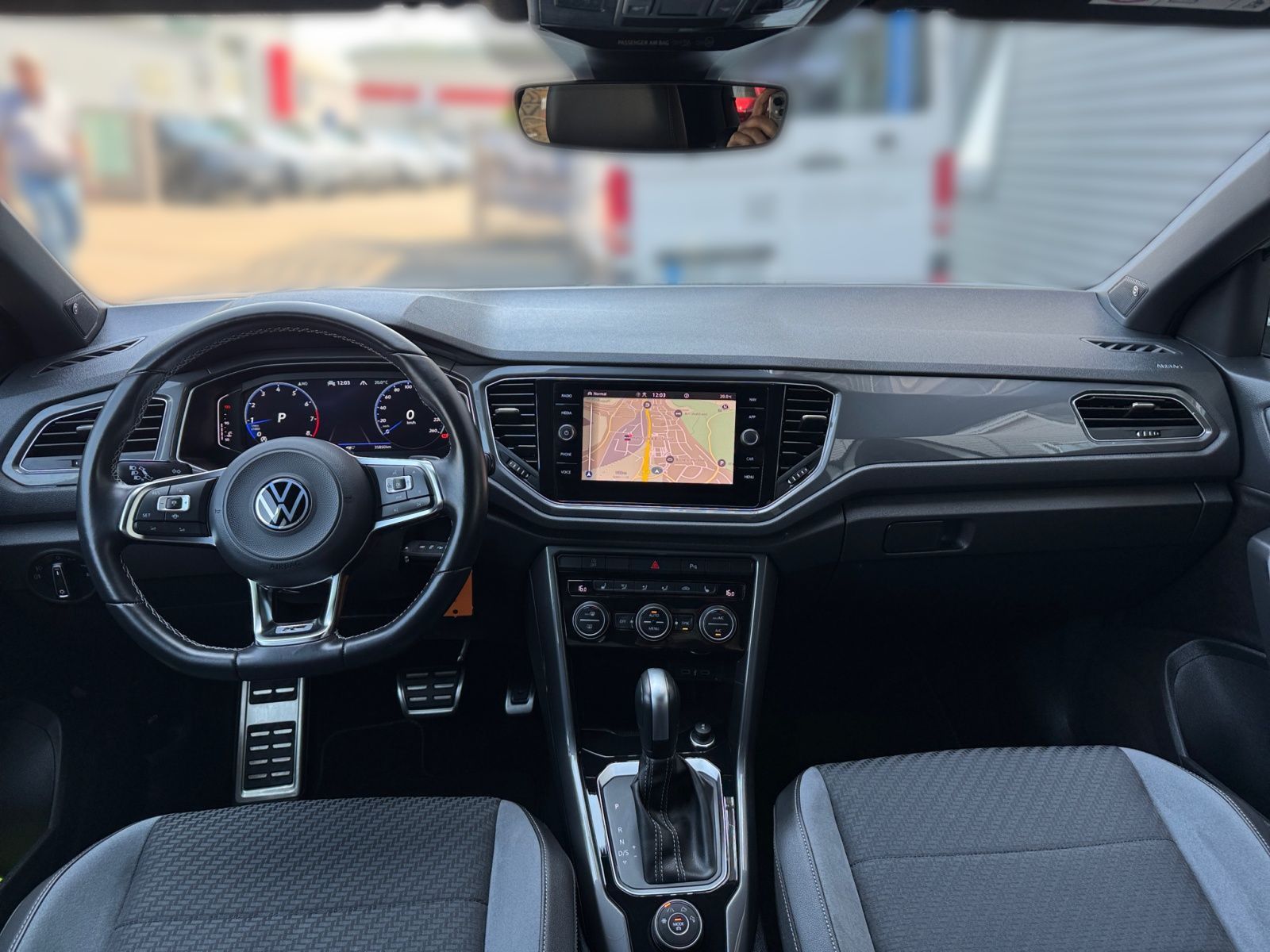 Volkswagen T-Roc 2.0TSI 4M R-LINE - Samsaru's Car Outlet