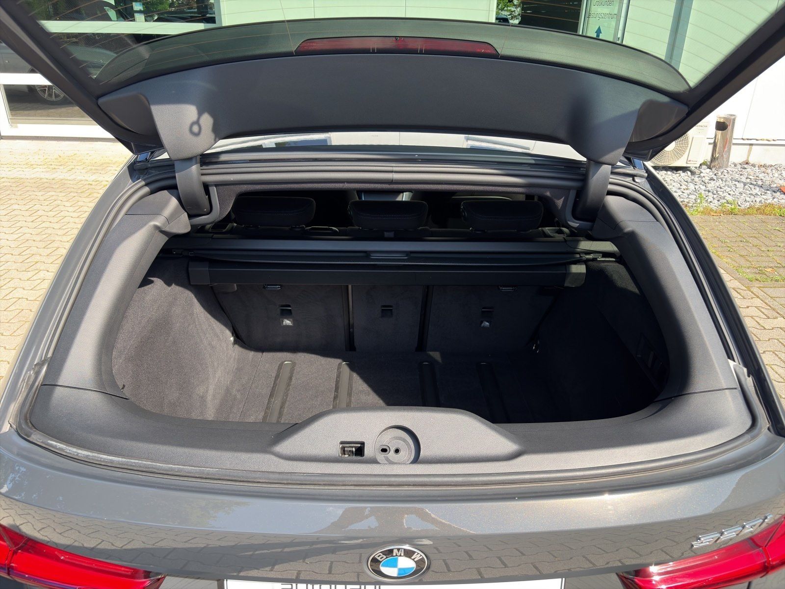 BMW 320i Touring M-Sport AHK HUD DrivAss. ACC ParkAs