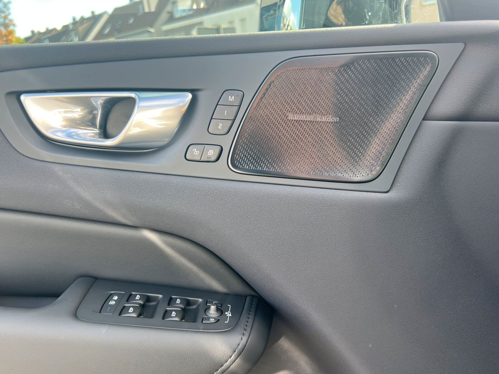 Volvo XC60 T6 Plus Dark AHK|PANO|20"|LEDER|FLED|