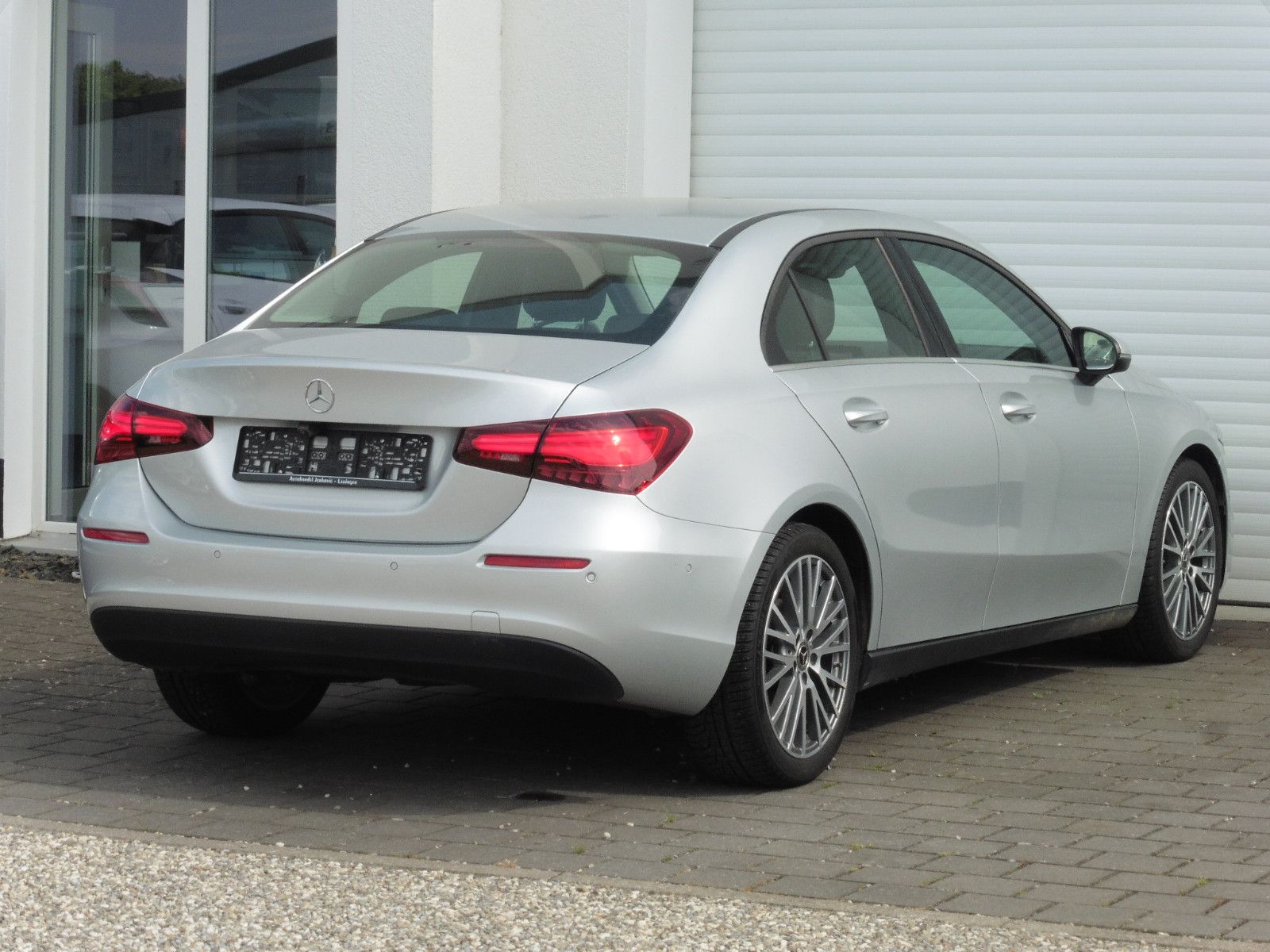 Mercedes-Benz A 180 d Lim DCT - Samsaru's Car Outlet