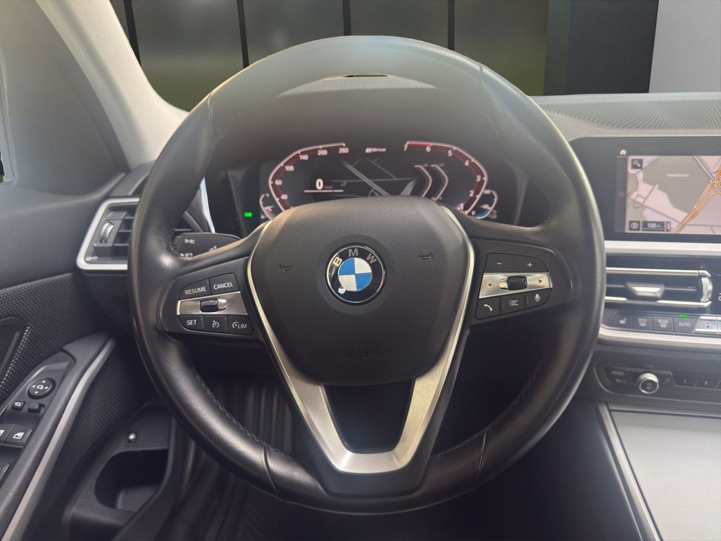 BMW 330e Lim. Advantage - Samsaru's Car Outlet