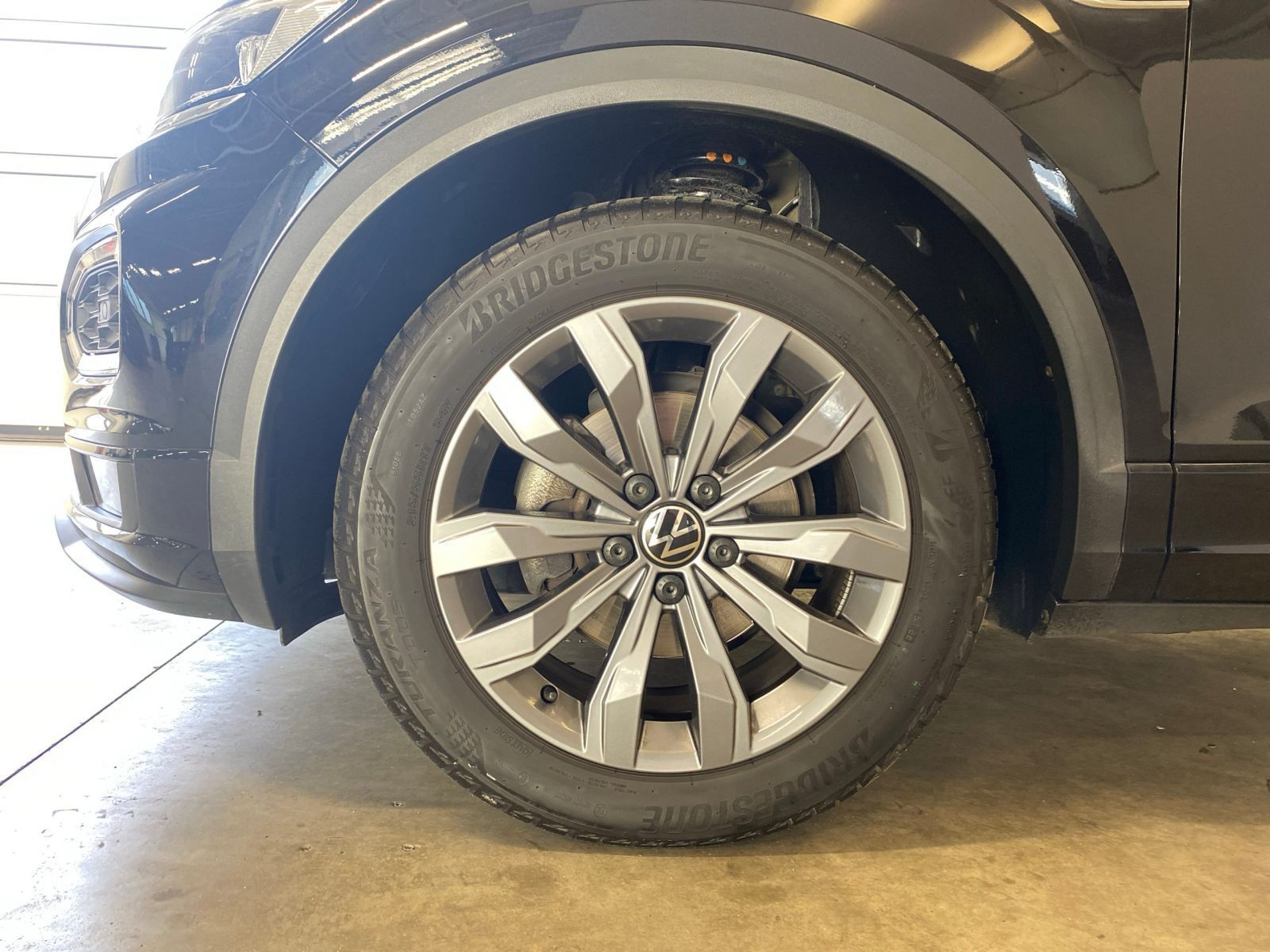 Volkswagen T-Roc 1.5 TSI Sport R-Line - Samsaru's Car Outlet