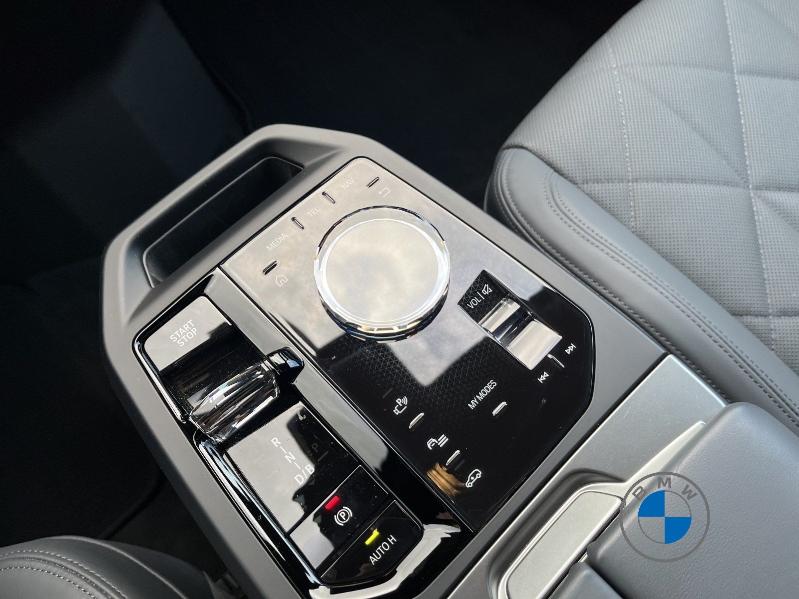 BMW iX M70 XDRIVE 23" DA/PA Prof. AHK Luftfederung
