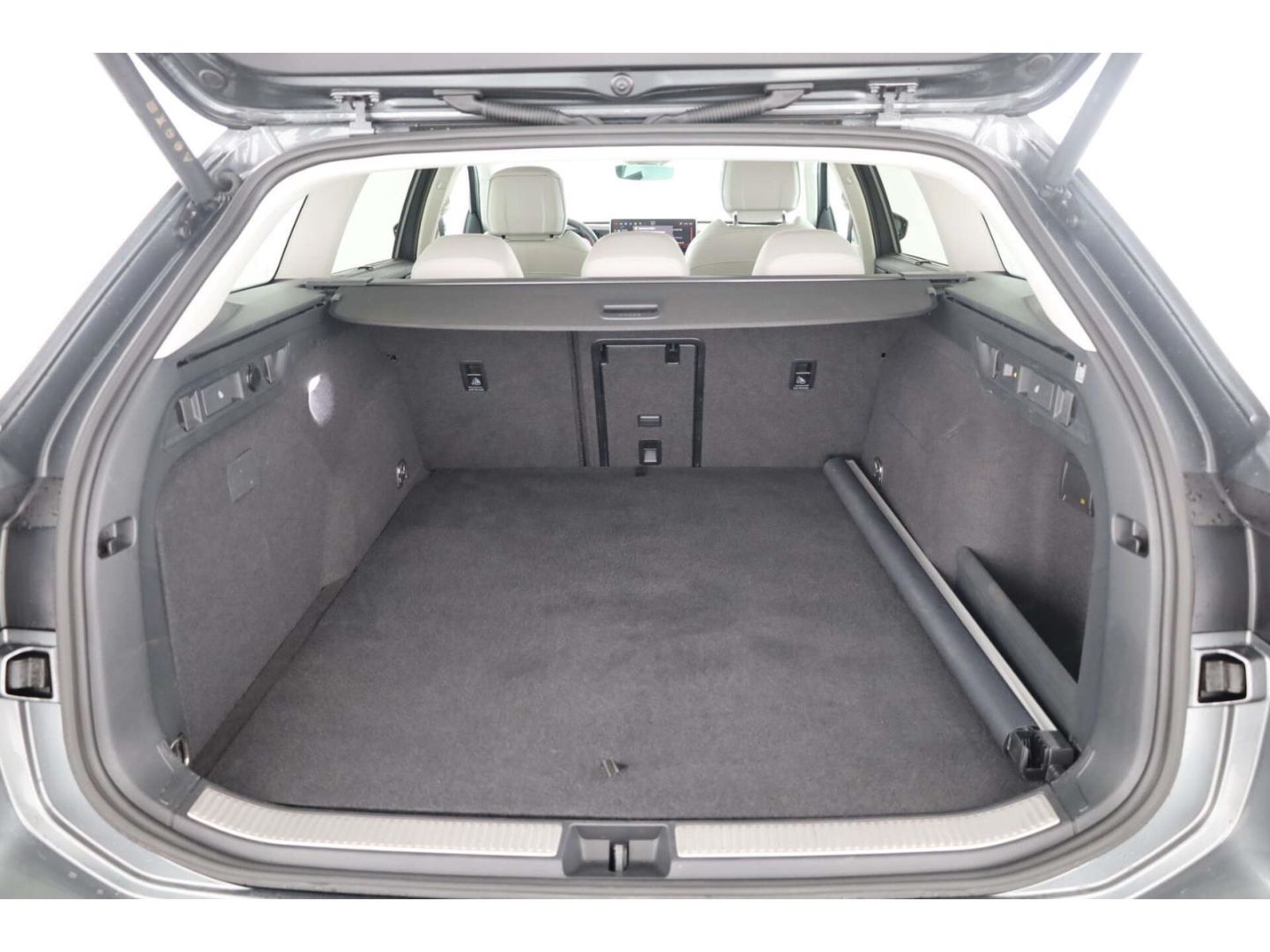 Volkswagen Passat 1.5 eHybrid Elegance DSG AHK/Matrix/NAV