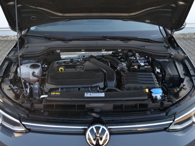 Volkswagen Golf VIII 1.5 TSI Life - Samsaru's Car Outlet