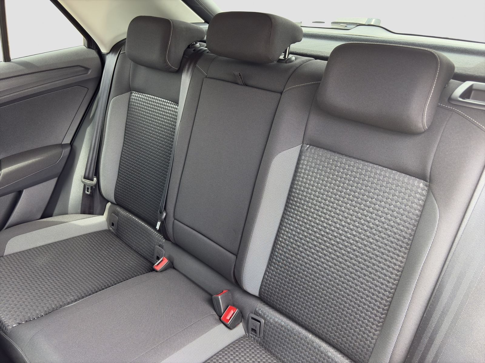 Volkswagen T-Roc 1.0TSI ACTIVE - Samsaru's Car Outlet