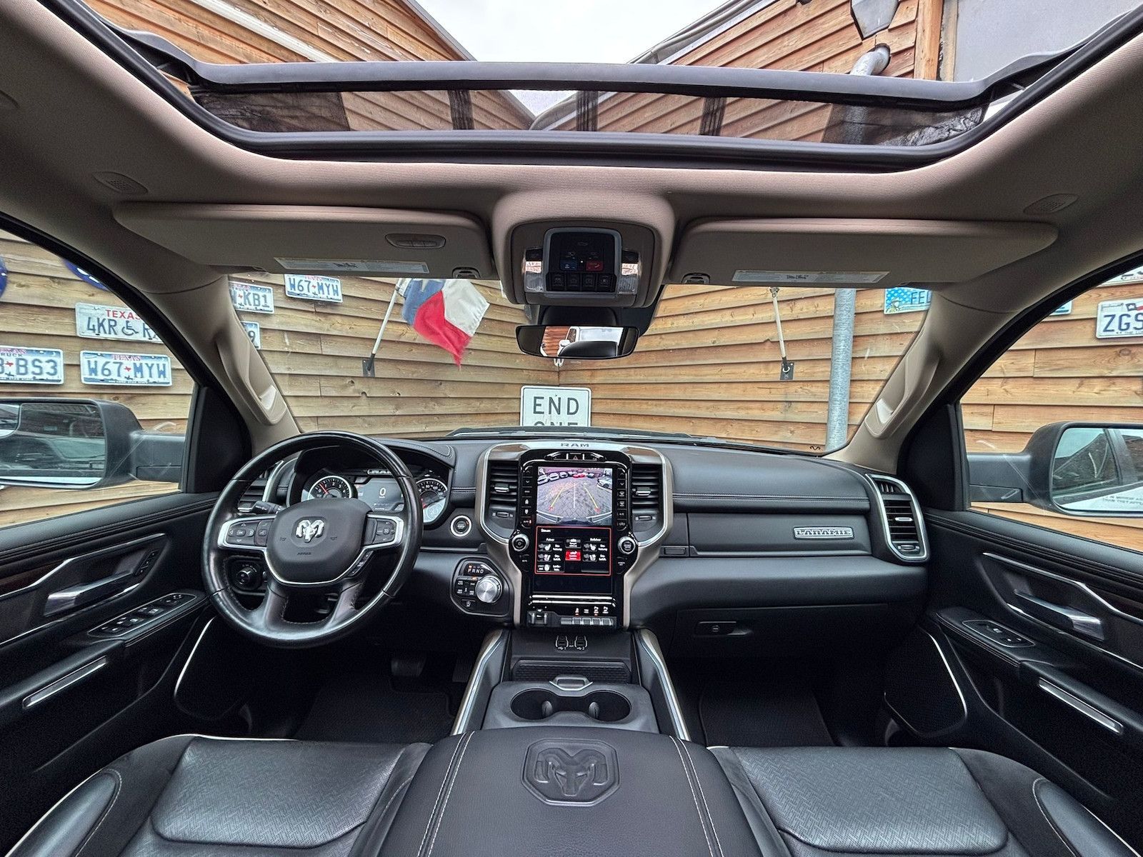 Dodge RAM 1500 Laramie 5,7L 4x4 AHK LPG12´´ Navi Bügel