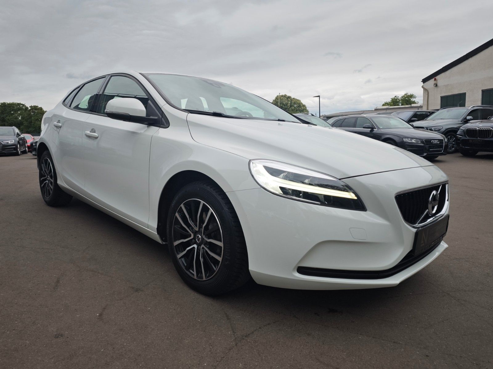Volvo V40 2.0d MOMENTUM*NAVI*PDC*VOLL-LED*KLIMAAUTO.*