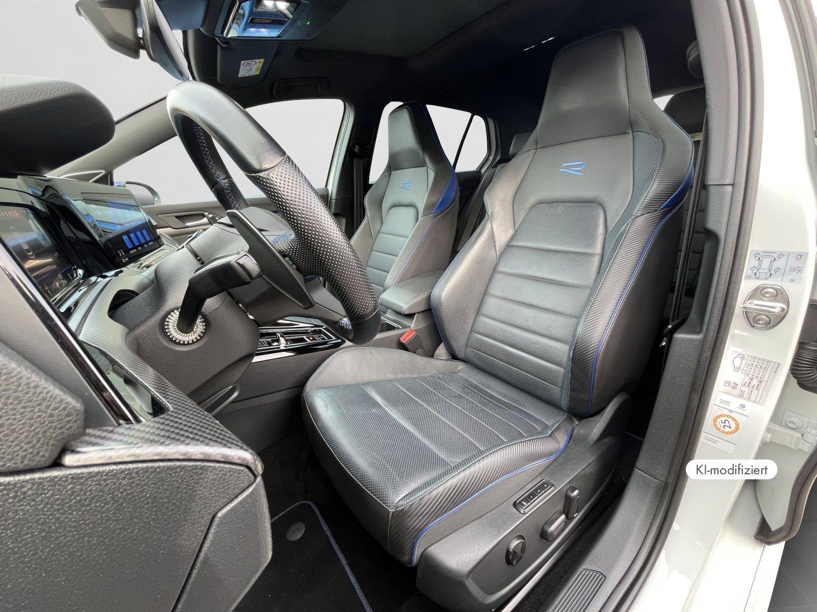 Volkswagen Golf VIII R 20 Years 2.0 TSI PANO KAMERA H&K