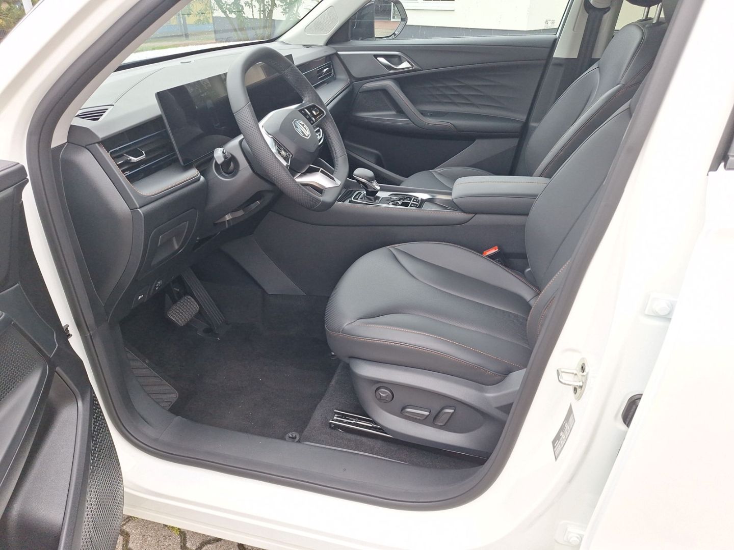 MG HS Hybrid+ Luxury LED LHZ 360° SHZ Navi Tempomat