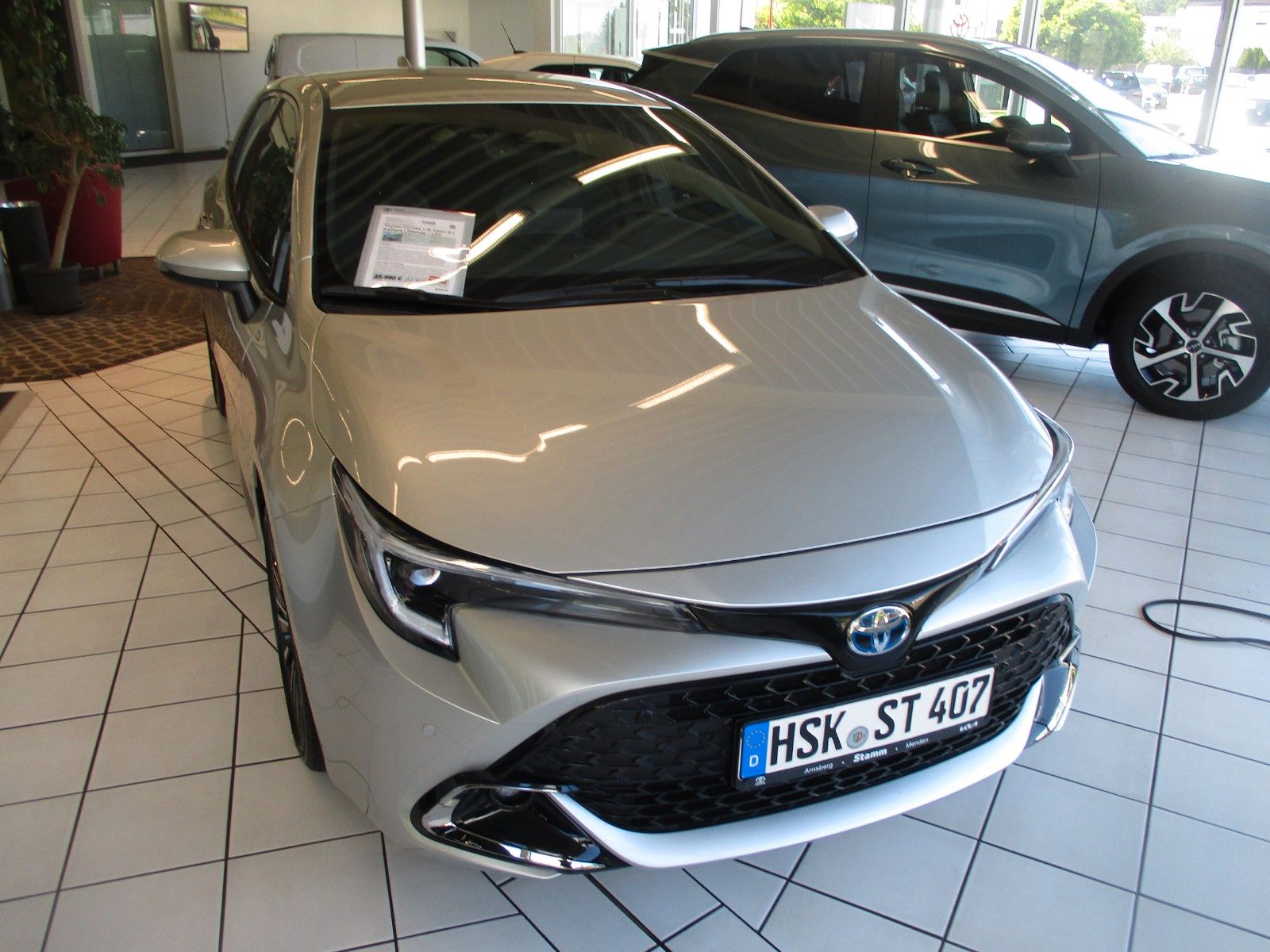 Toyota Corolla Hybrid Team - Samsaru's Car Outlet