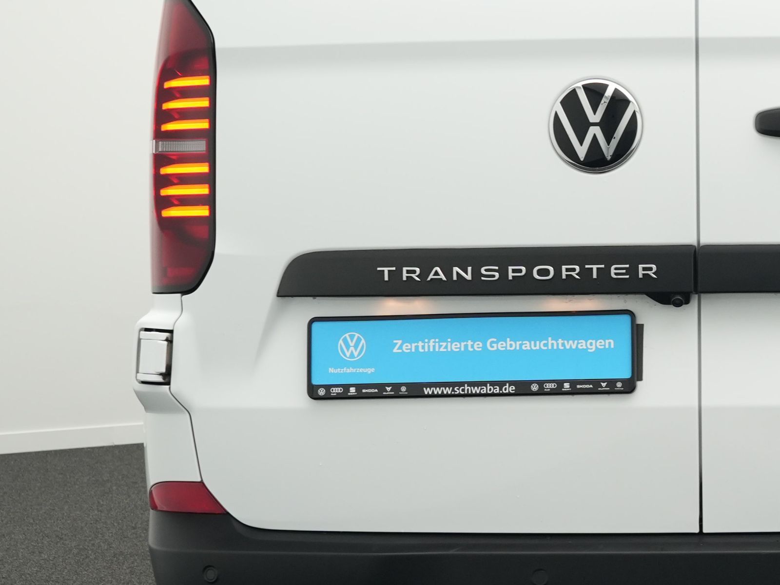 Volkswagen T7 Kasten Transporter LR/Lang 2.0 TDI *LED*KAM*