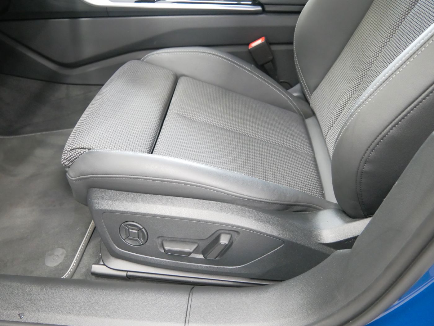 Audi A6 Avant 45 TFSI quattro S tro. S line MATRIX AH