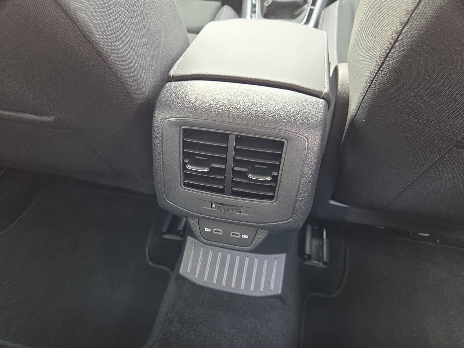 Volkswagen T-ROC 1.5 TSI STYLE - Samsaru's Car Outlet