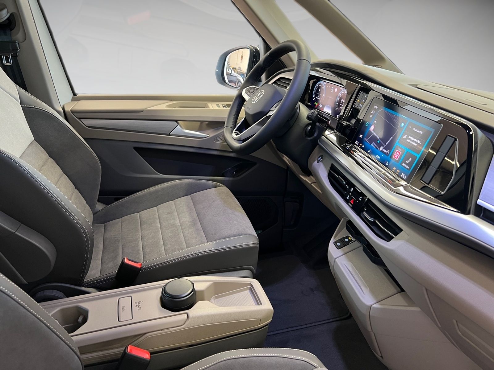 Volkswagen T7 Multivan 2.0 TDI Edition - Samsaru's Car Outlet