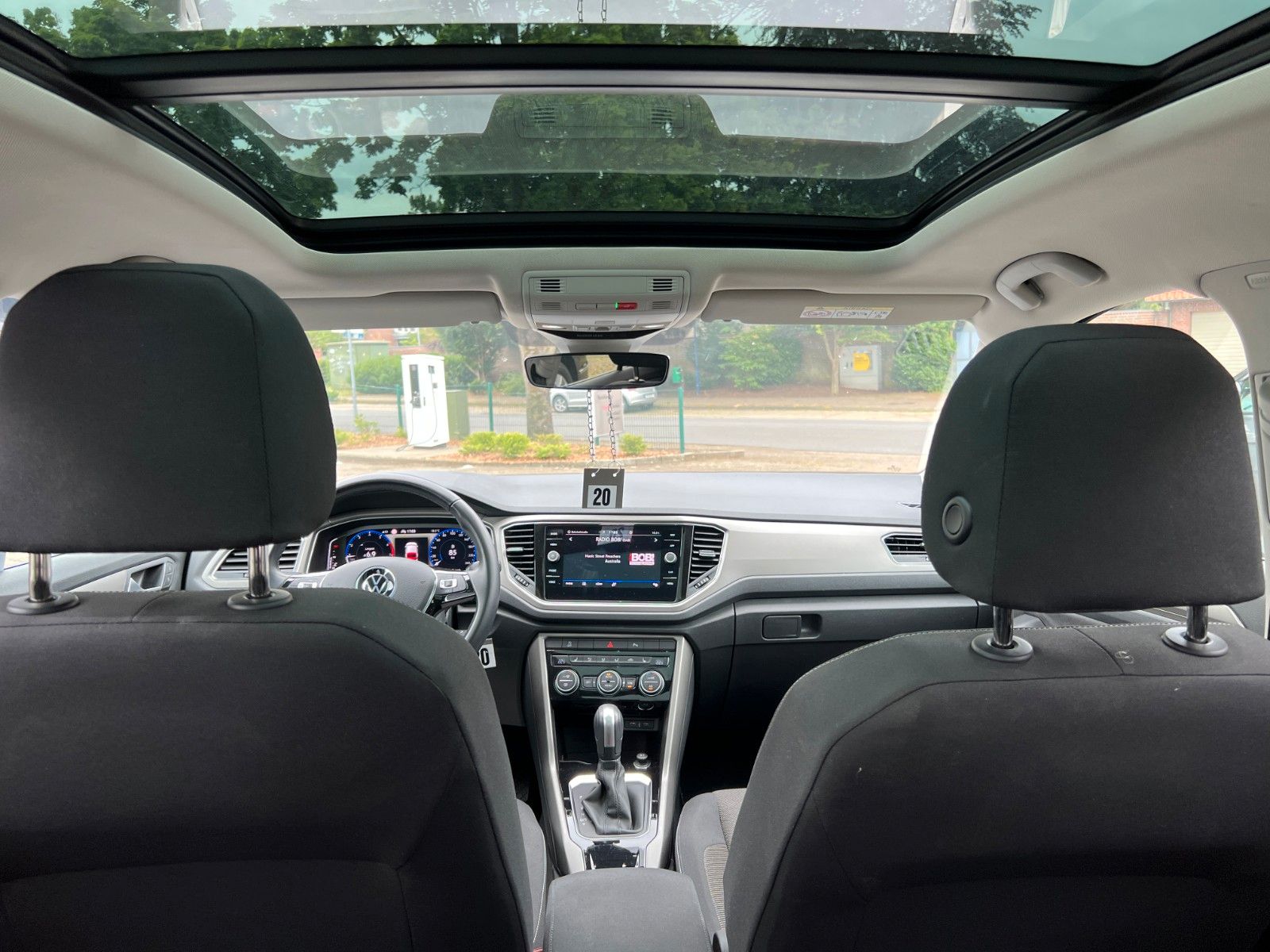 Volkswagen T-Roc Style 1.5TSi DSG R-Line - Samsaru's Car Outlet