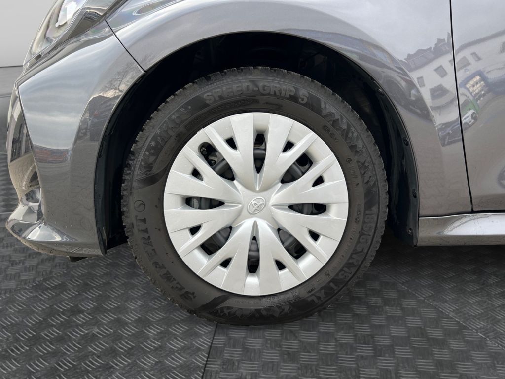 Toyota Yaris Hybrid 1.5 Business Edition - Samsaru's Car Outlet