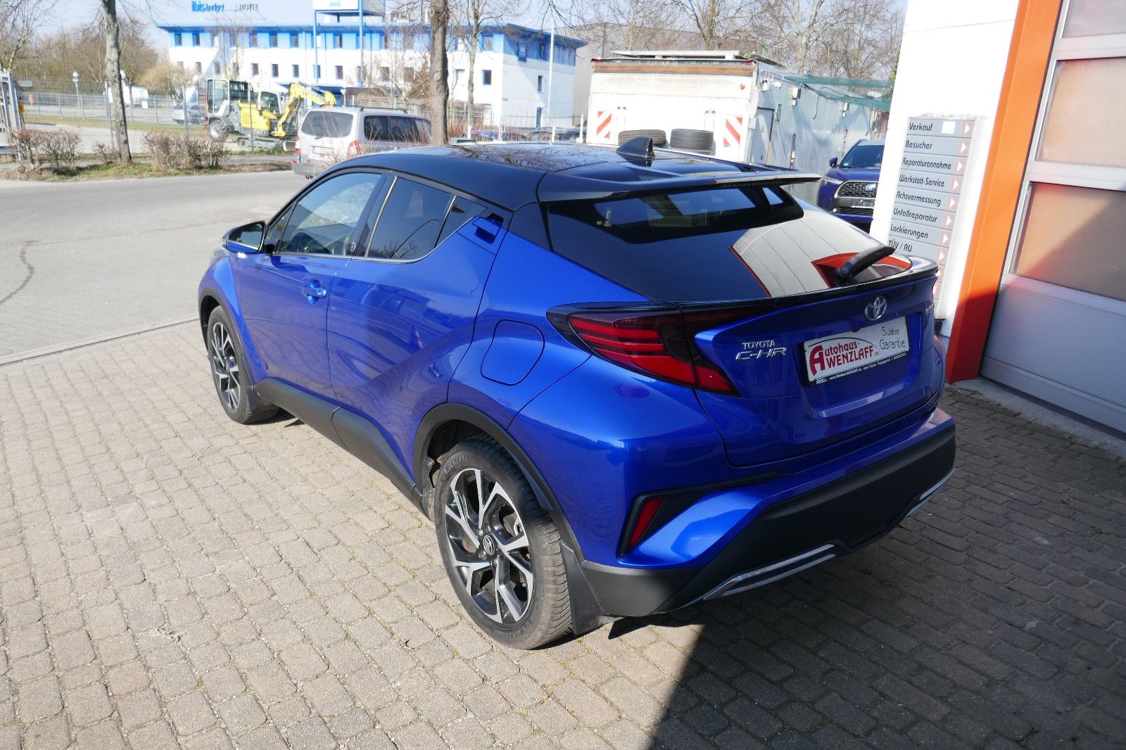Toyota C-HR 2.0l Hybrid Team - Samsaru's Car Outlet