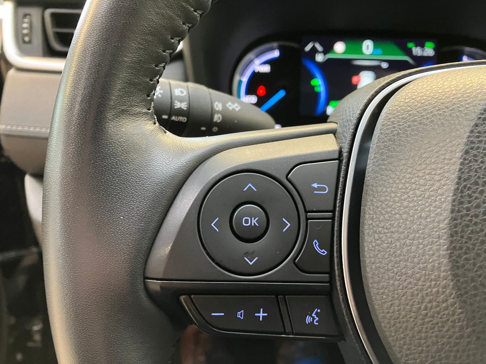 Toyota RAV 4 2.5 Hybrid Business Edition - Samsaru's Car Outlet