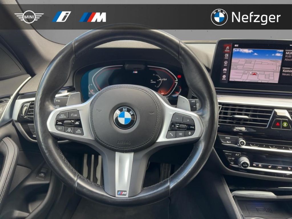 BMW 540 i xDrive Touring M Sport Head-Up Park-Assist