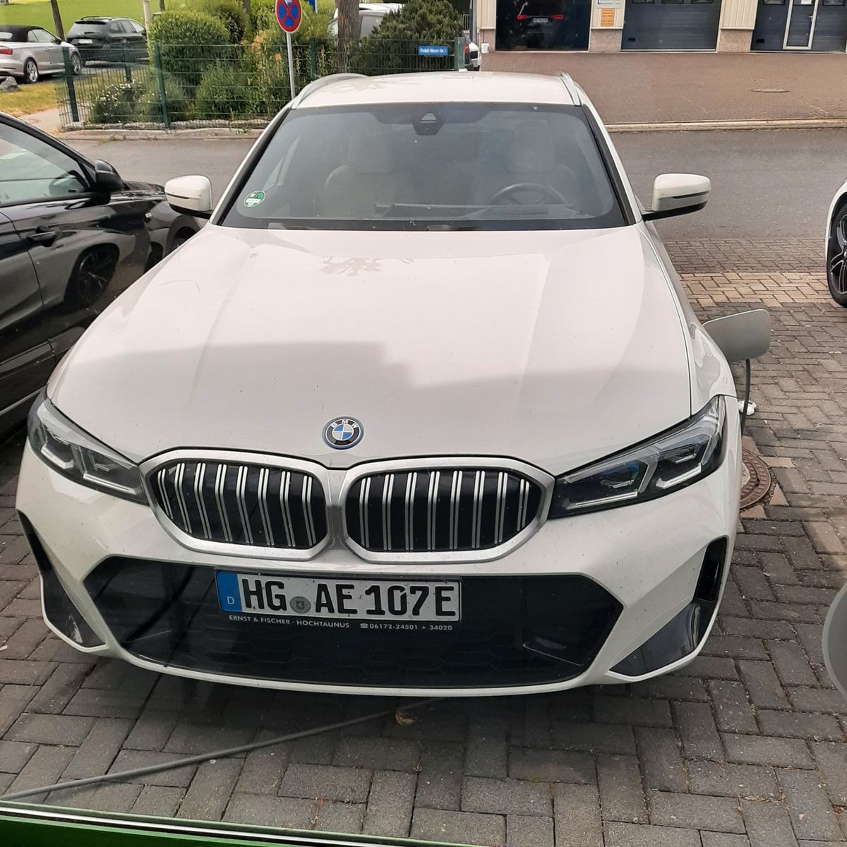 BMW 330e M-Sport - Samsaru's Car Outlet