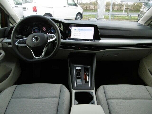 Volkswagen Golf VIII Life 1.0 eTSI - Samsaru's Car Outlet